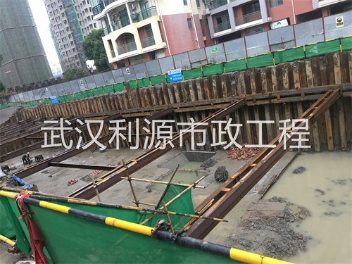 武汉钢板桩施工案例1
